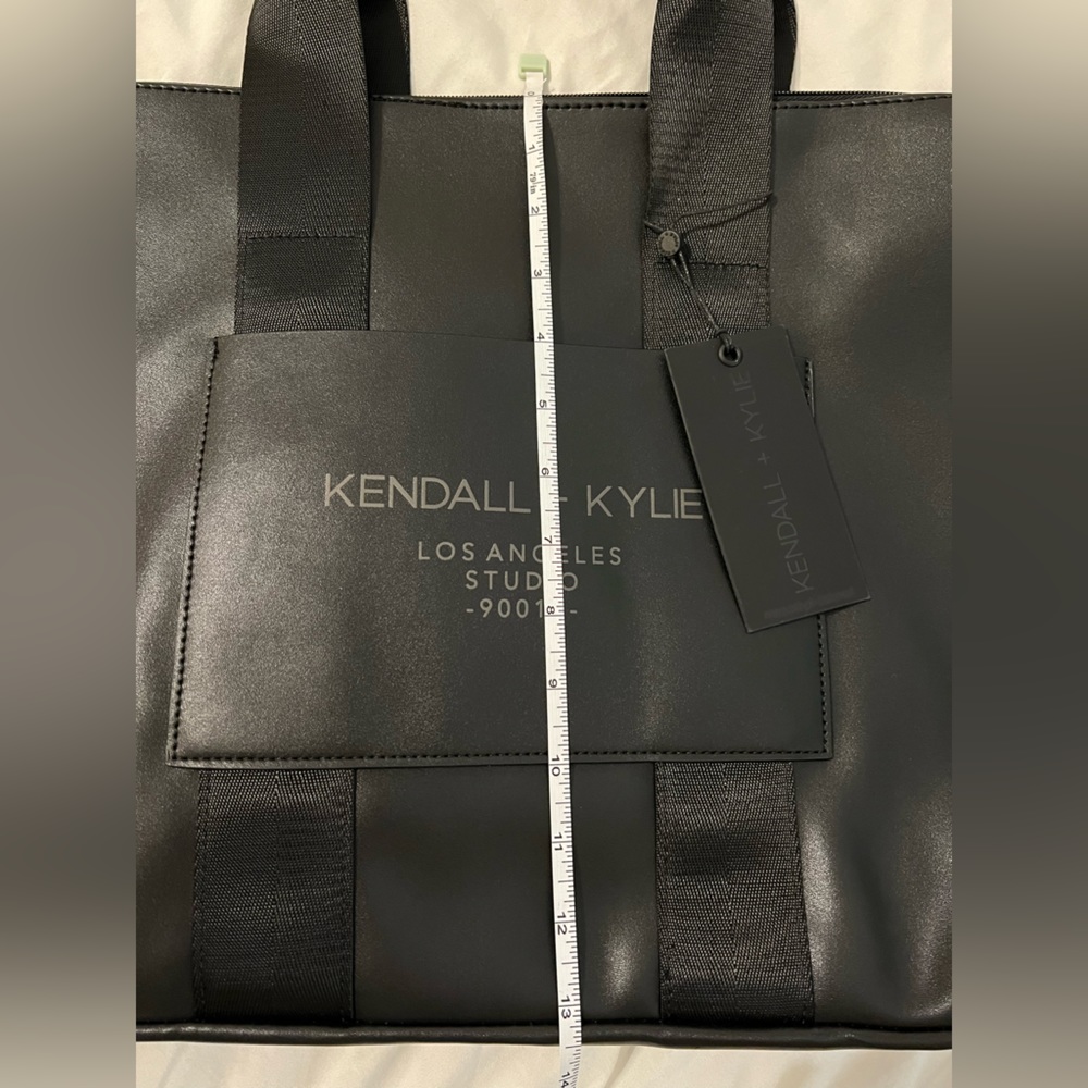 Kendall & Kylie Tote Bag - Picture 7 of 9